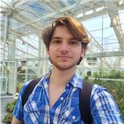 Maturità scientifica, laurea in Psicologia clinico-dinamica